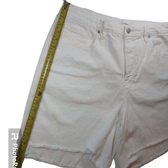 NWOT Good American 90s Icon Bermuda Shorts White raw hem denim US18 high waist - Picture 4 of 16